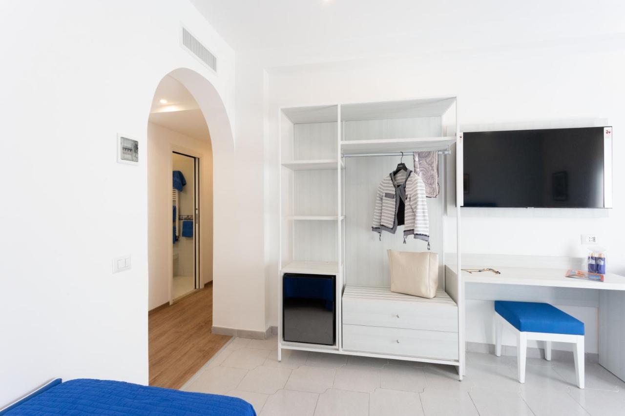Tofani Apartment - Luminoso Con Terrazzo Panoramico Sorrento Eksteriør bilde