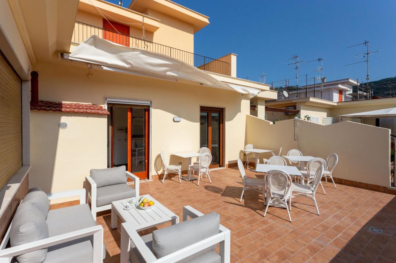 Tofani Apartment - Luminoso Con Terrazzo Panoramico Sorrento Eksteriør bilde